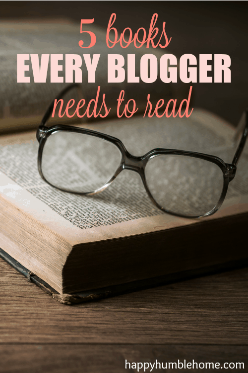 5 Books every Blogger needs to read. These helped me double my traffic and 4x my income! You have to check these out! 